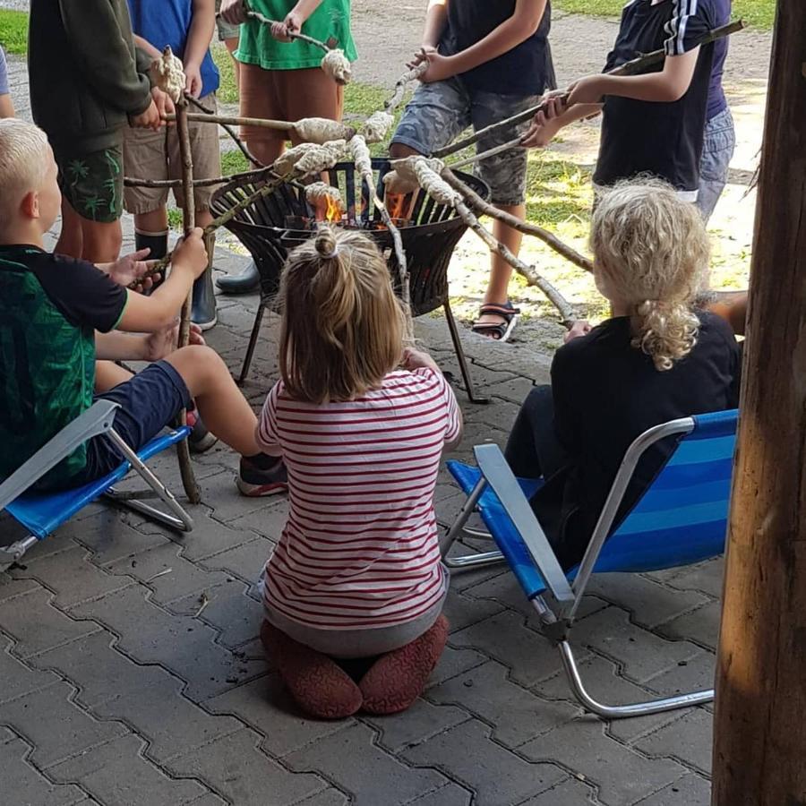 Basic Ingerichte Vouwwagen Op Camping Westenenk, Wijster Exterior photo