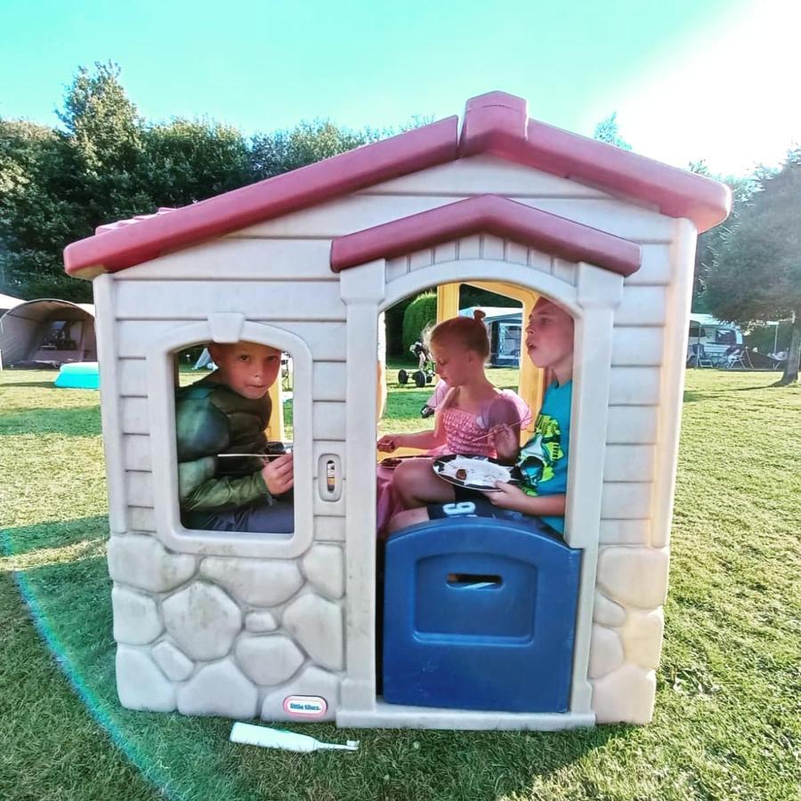 Basic Ingerichte Vouwwagen Op Camping Westenenk, Wijster Exterior photo
