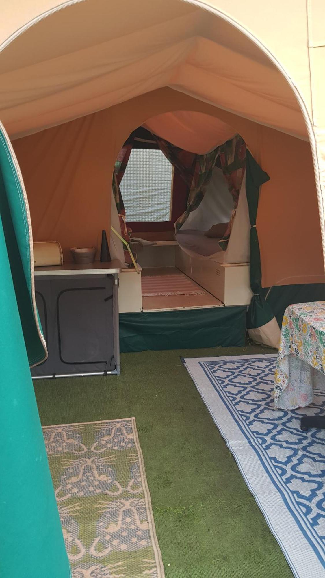 Basic Ingerichte Vouwwagen Op Camping Westenenk, Wijster Exterior photo