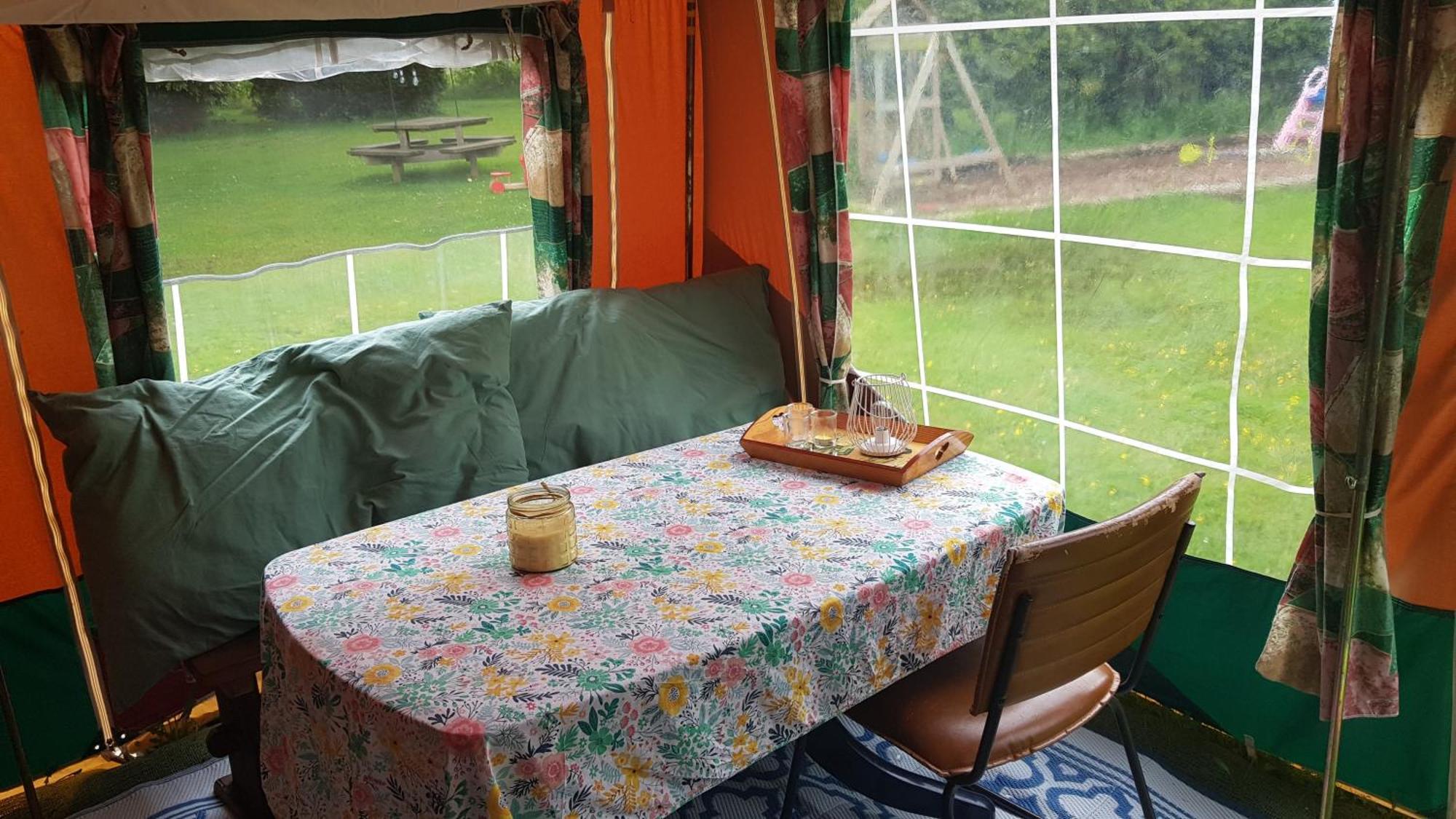 Basic Ingerichte Vouwwagen Op Camping Westenenk, Wijster Exterior photo