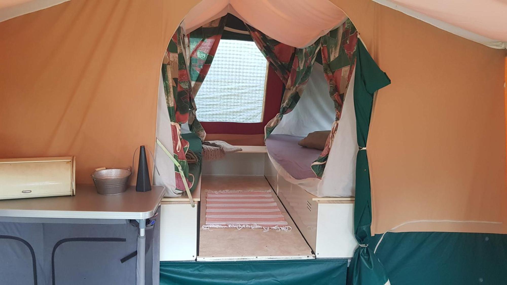 Basic Ingerichte Vouwwagen Op Camping Westenenk, Wijster Exterior photo