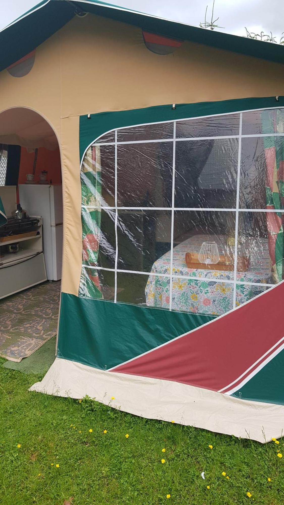 Basic Ingerichte Vouwwagen Op Camping Westenenk, Wijster Exterior photo